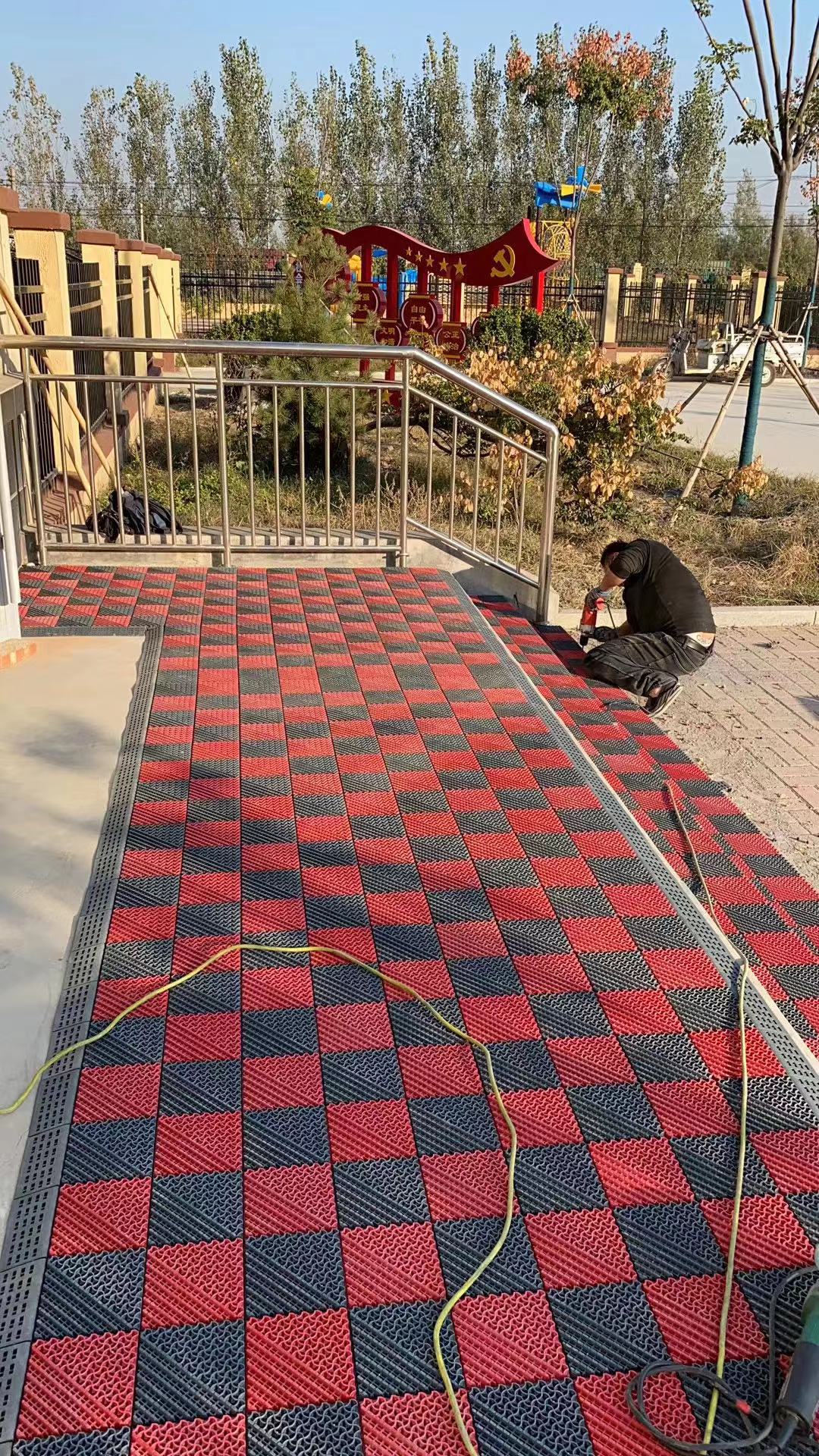 Two-in-one brushless floor mat