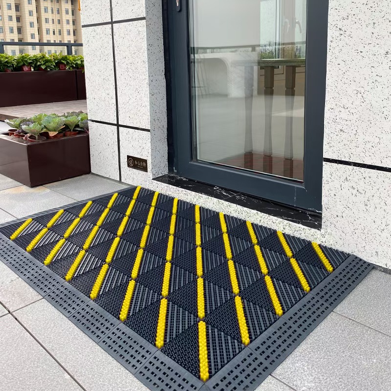 Three-in-one floor mat