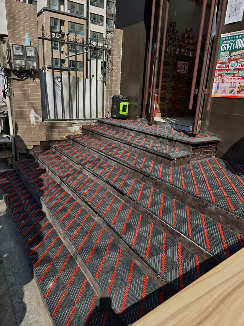 Three-in-one floor mat