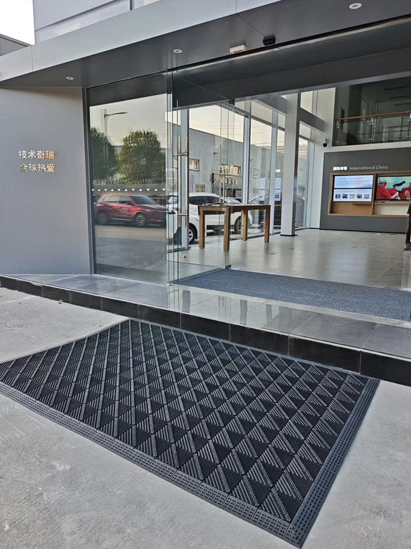 Three-in-one floor mat