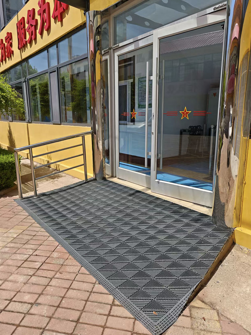 Three-in-one floor mat