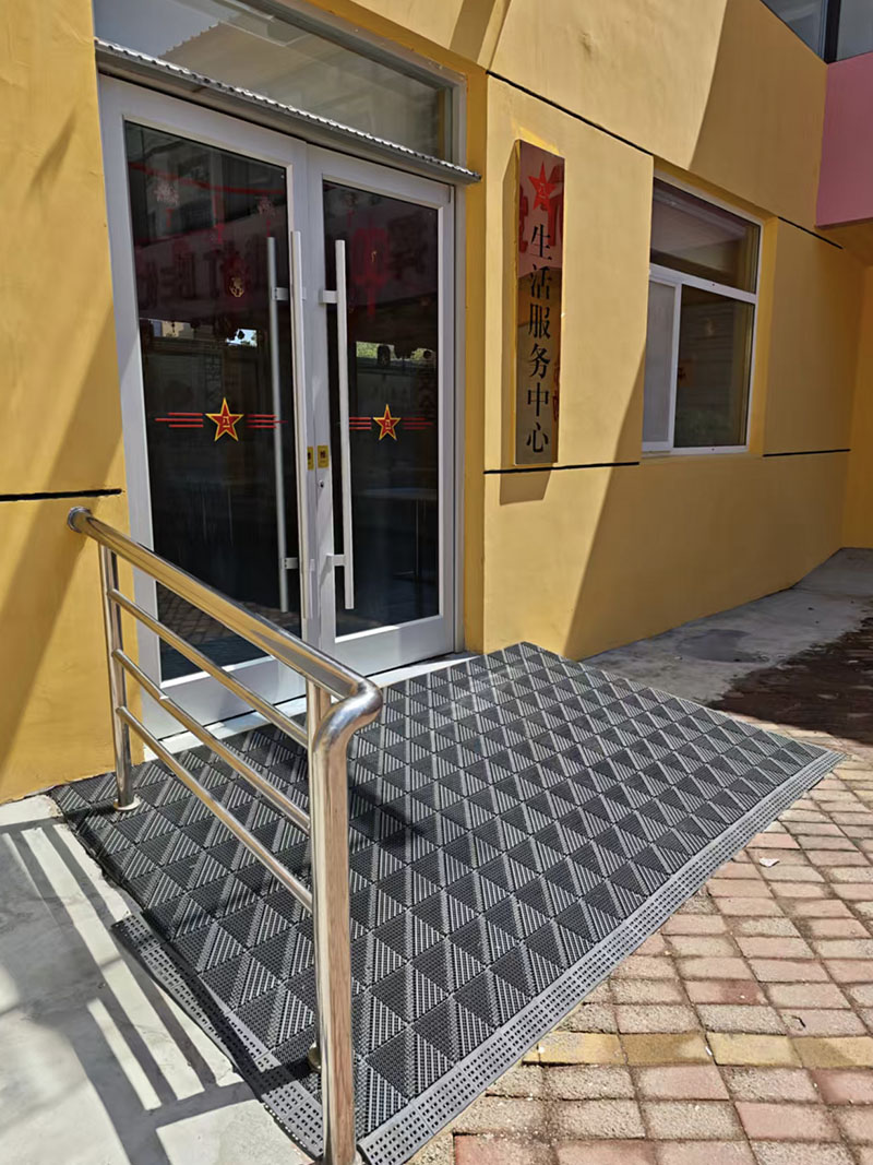 Three-in-one floor mat