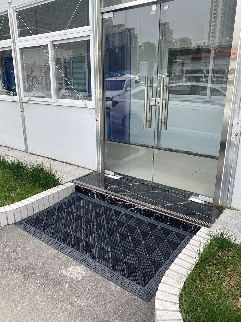 Three-in-one floor mat