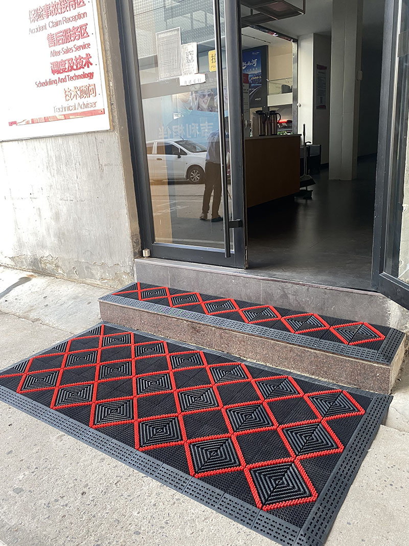 Three-in-one floor mat