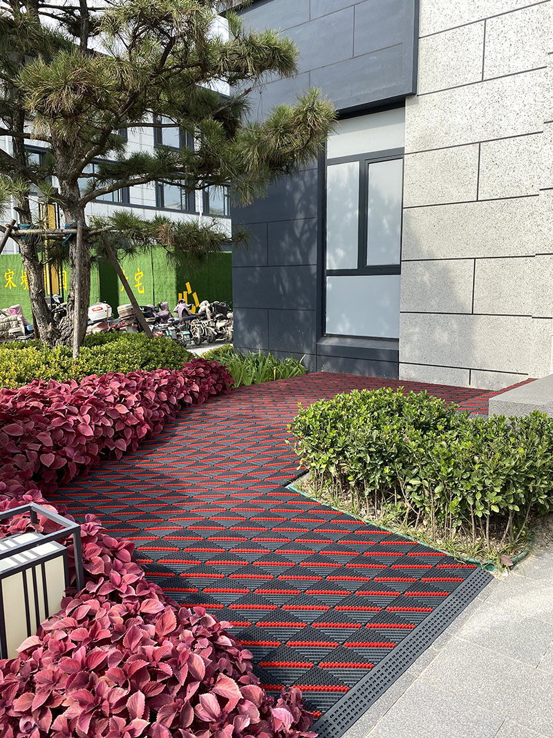 Three-in-one floor mat