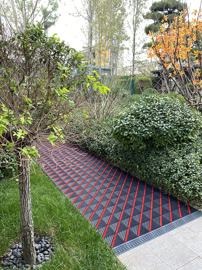 Three-in-one floor mat