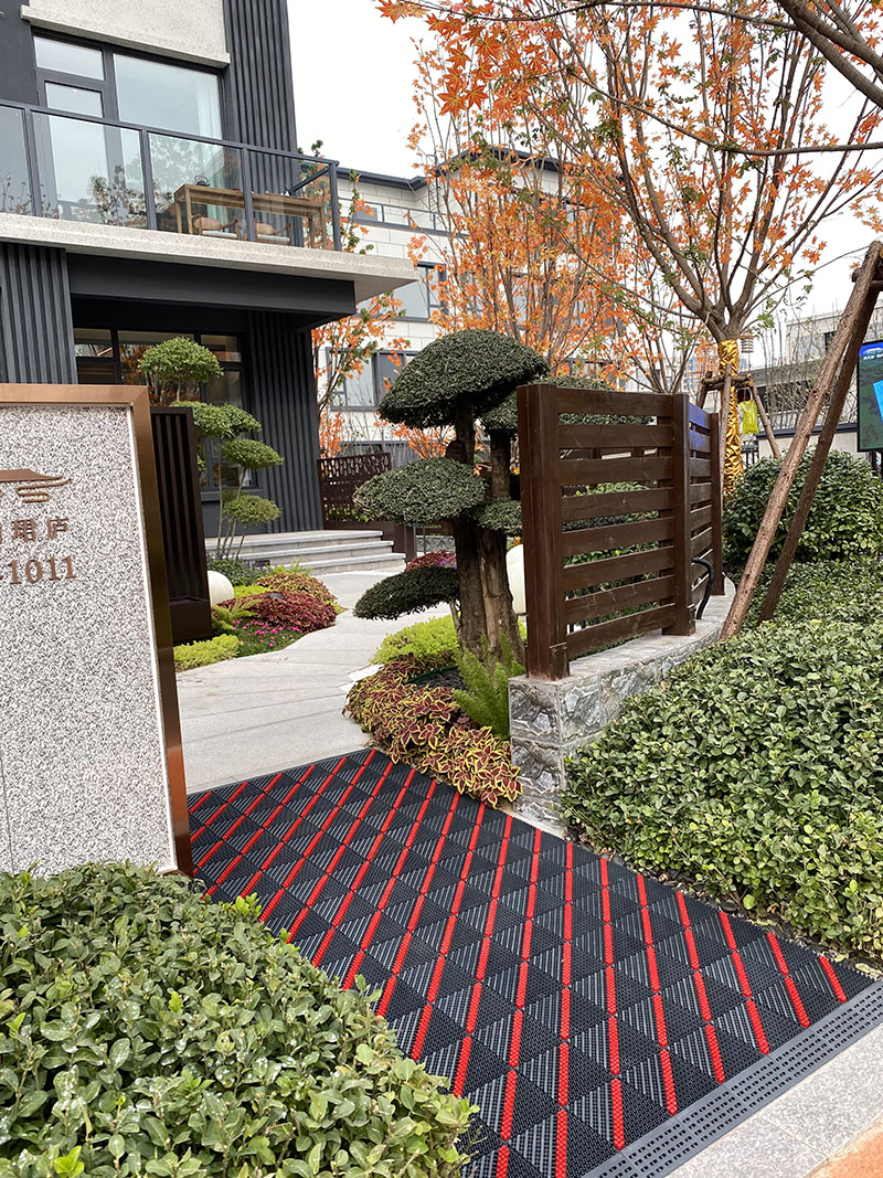 Three-in-one floor mat