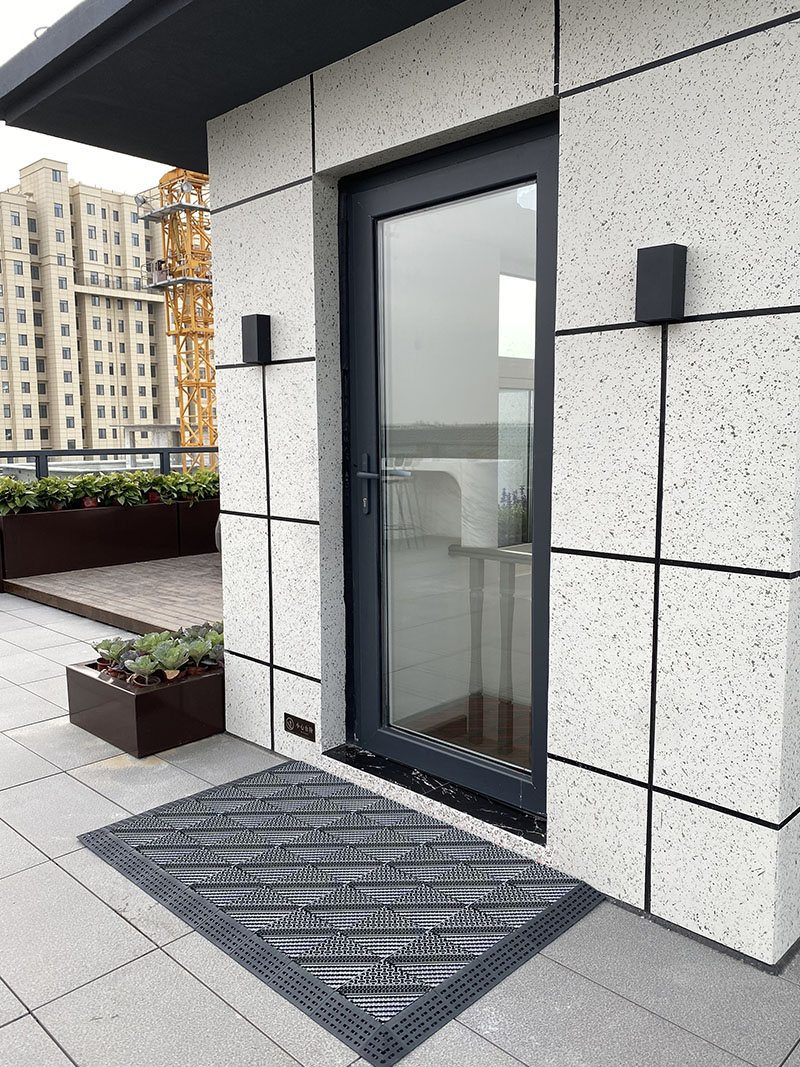 Three-in-one brushless floor mat