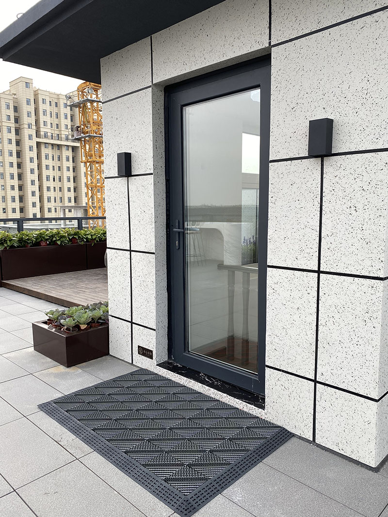 Three-in-one brushless floor mat