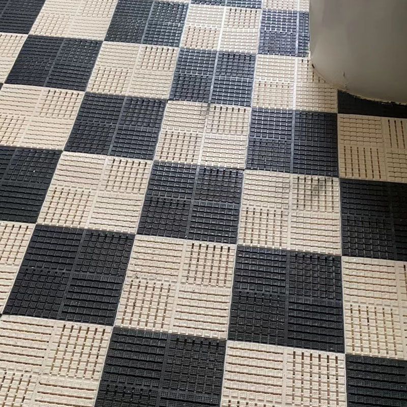 Four-grid anti-slip mat