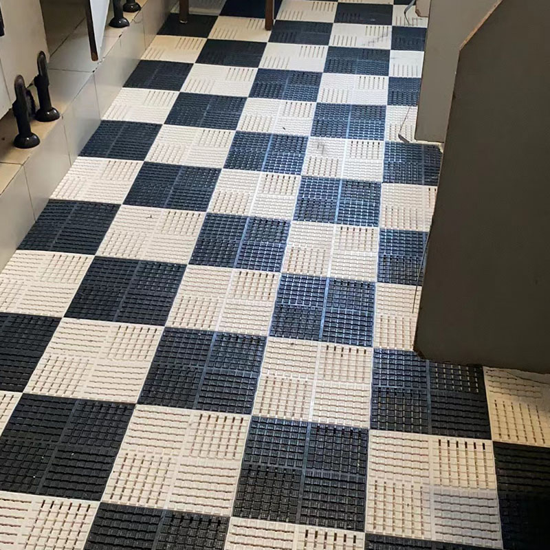 Four-grid anti-slip mat