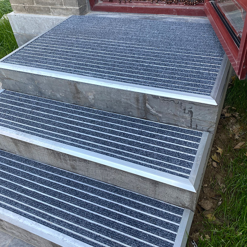 Flat-laid aluminum alloy