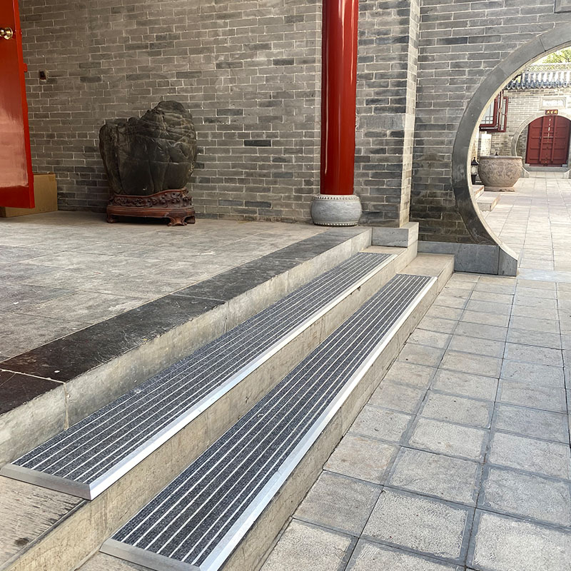 Flat-laid aluminum alloy