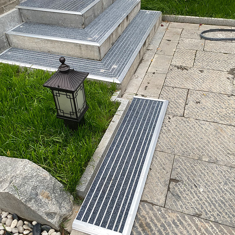 Flat-laid aluminum alloy