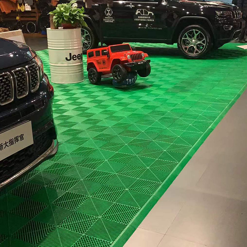 2-centimeter-thick grille