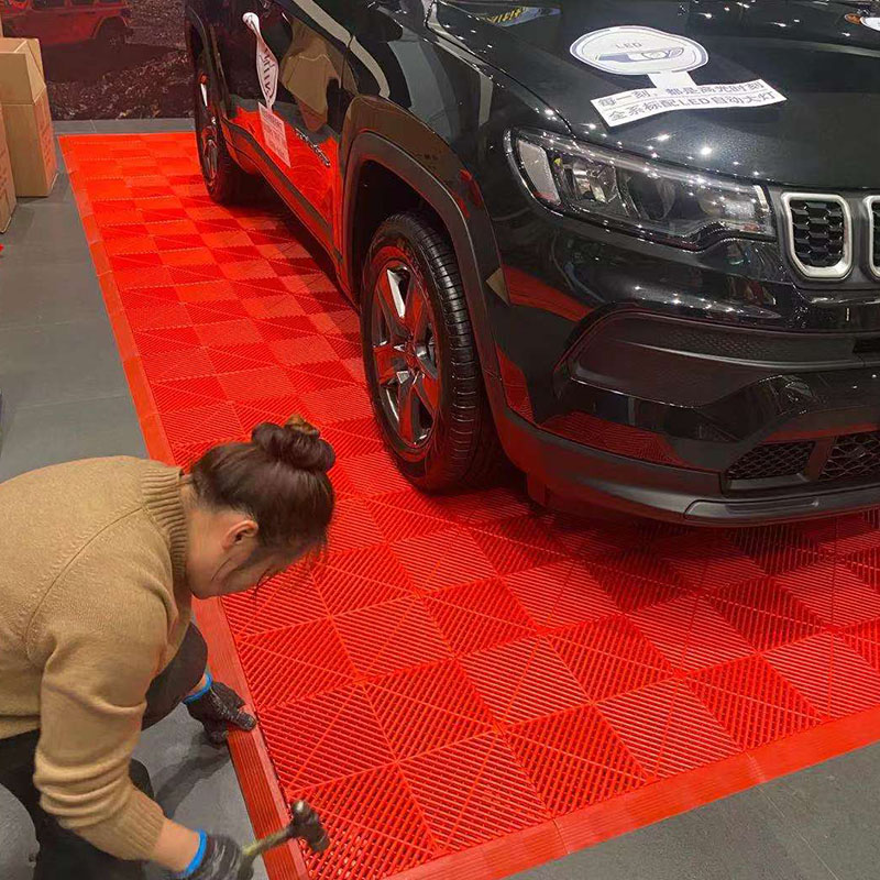 2-centimeter-thick grille