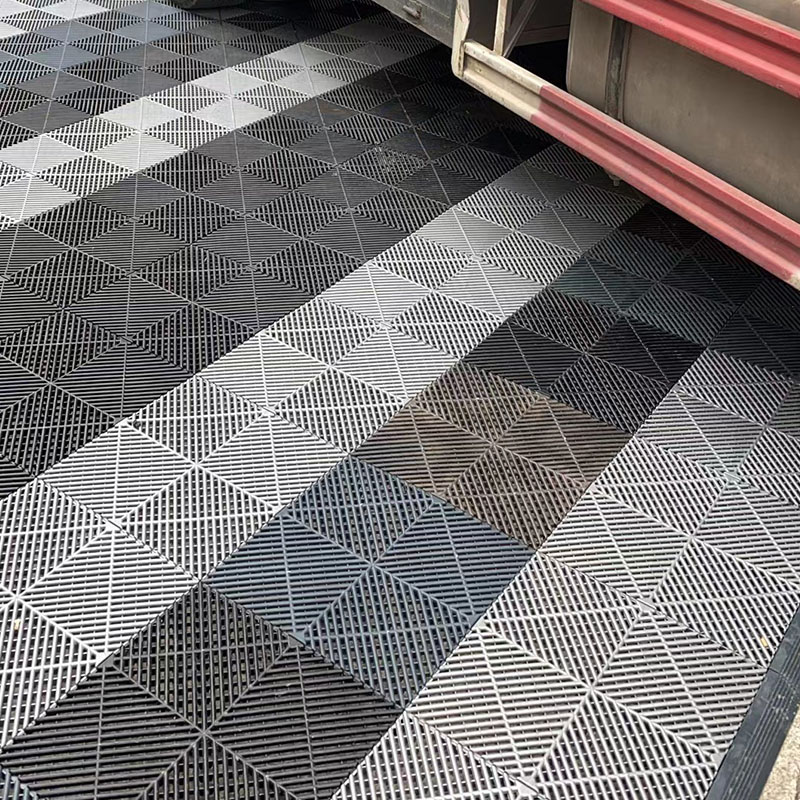 2-centimeter-thick grille