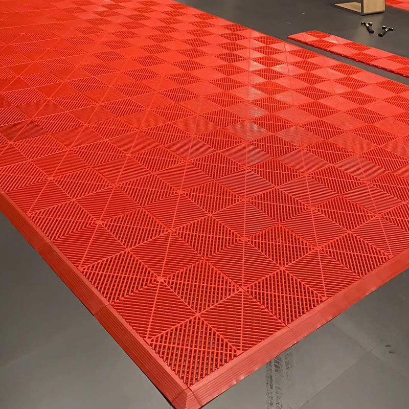 2-centimeter-thick grille