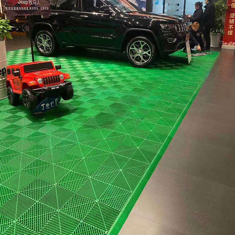 2-centimeter-thick grille