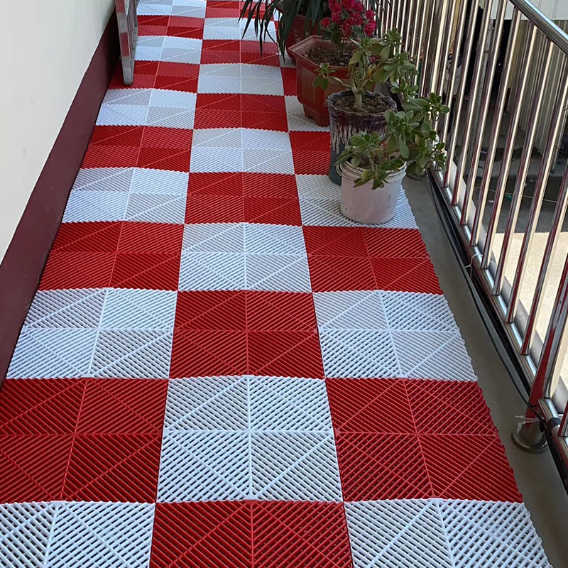 2-centimeter-thick grille