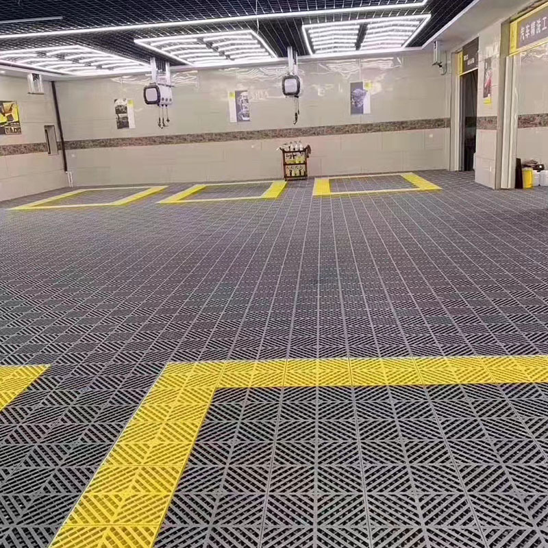 3-centimeter-thick grille