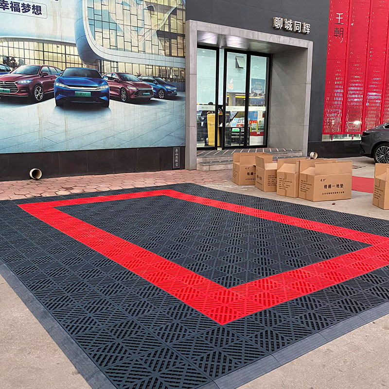 3-centimeter-thick grille