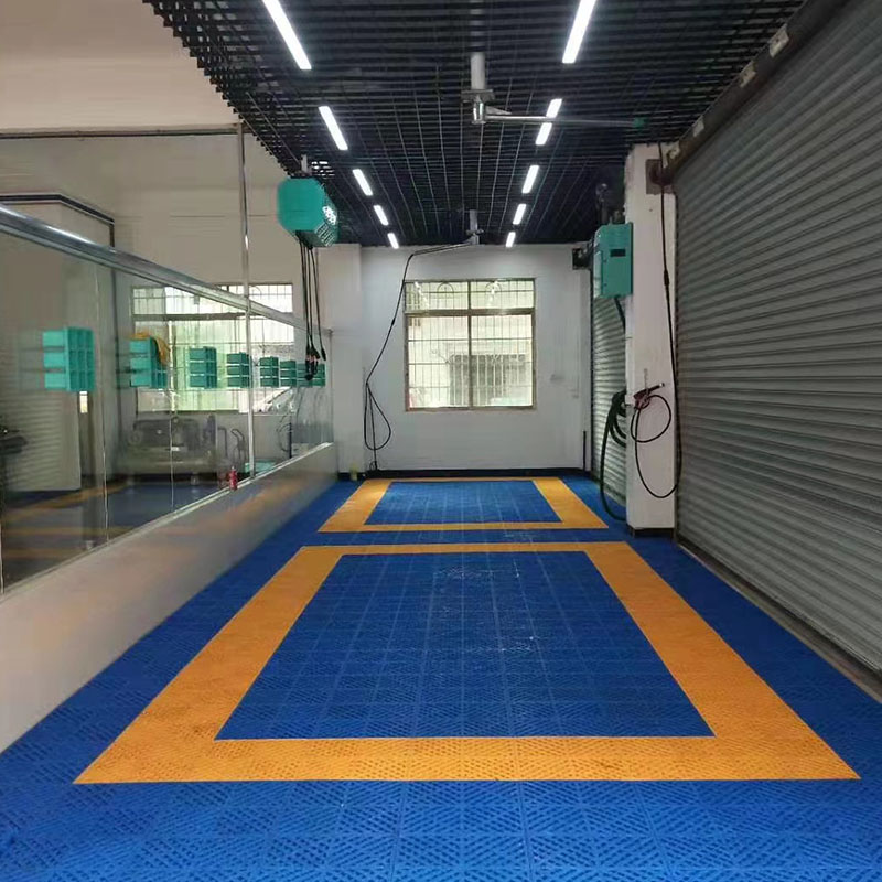 3-centimeter-thick grille