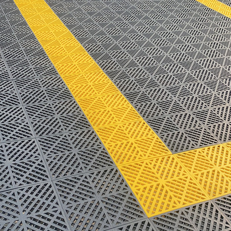 3-centimeter-thick grille