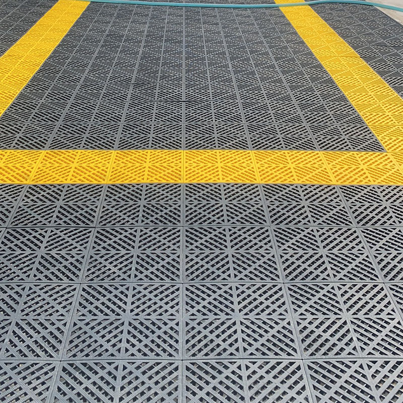 3-centimeter-thick grille