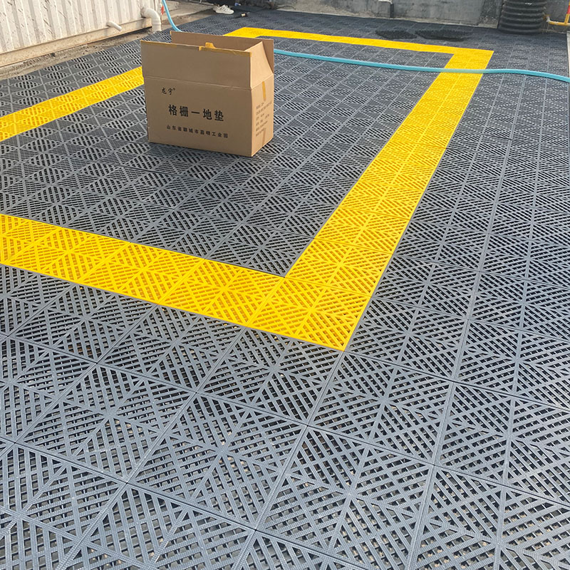 3-centimeter-thick grille