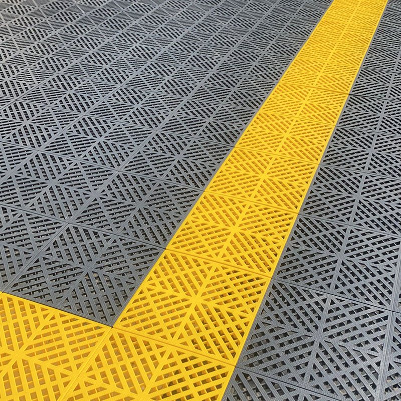 3-centimeter-thick grille