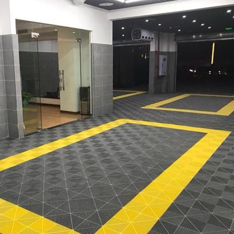 3-centimeter-thick grille