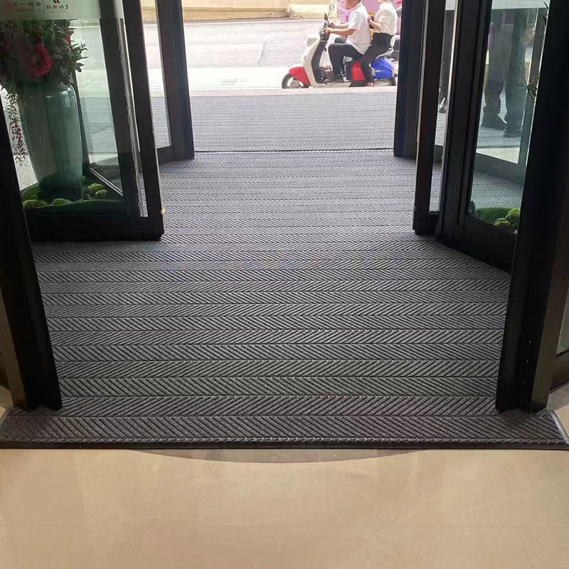 Tire-patterned carpet