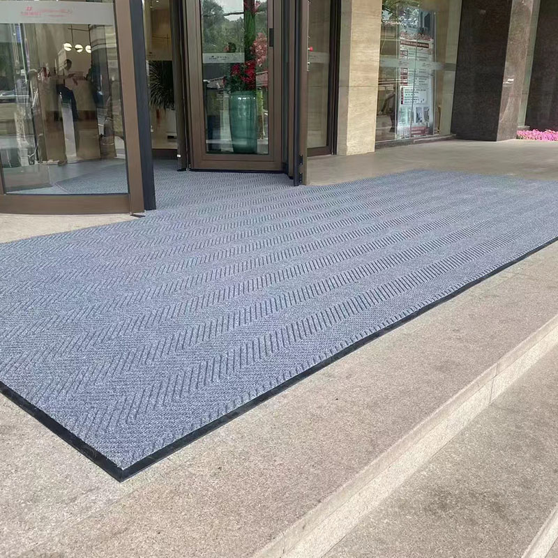 Tire-patterned carpet