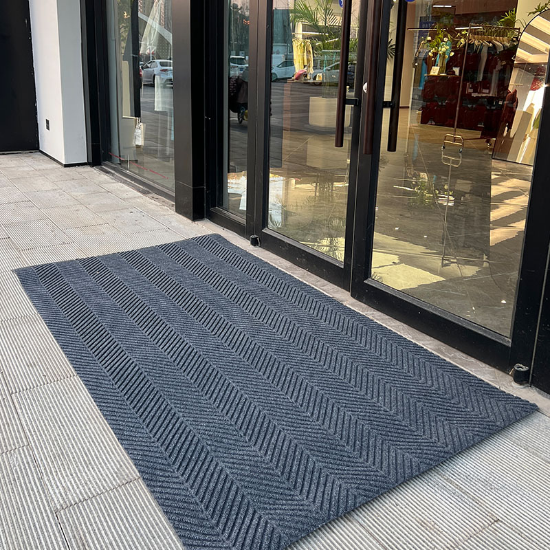 Tire-patterned carpet