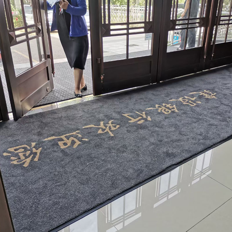 Plush absorbent carpet