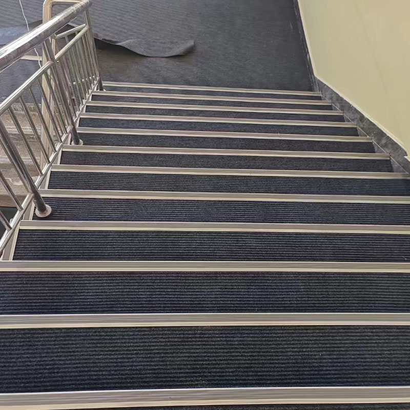 Double-striped carpet