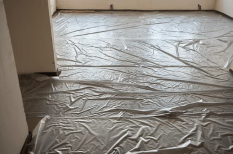 Moisture-proof and dust-proof plastic film