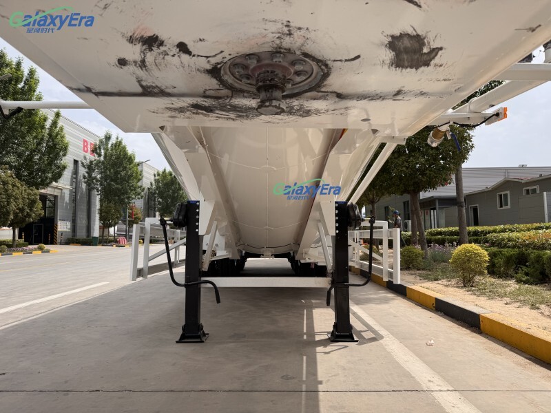 Cement Bulker Trailer Comparison: Pressure vs. Gravity Discharge Systems