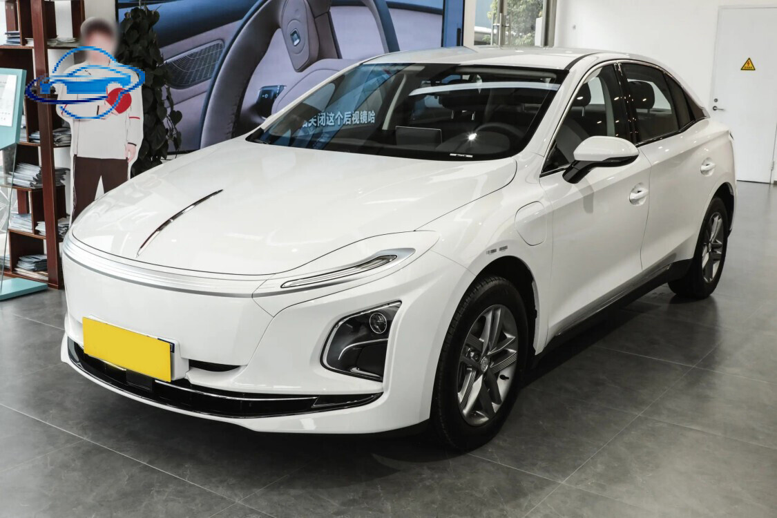 Hongqi E-QM5  2025