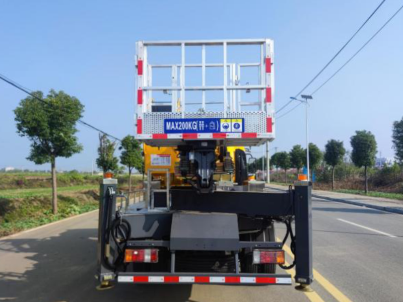 Isuzu 28-meter aerial work vehicle