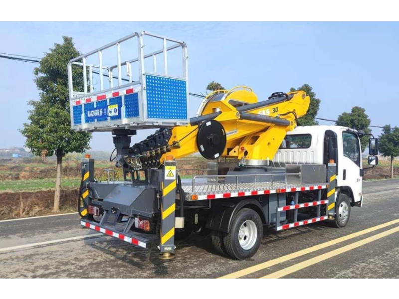 Isuzu 30-meter aerial work vehicle