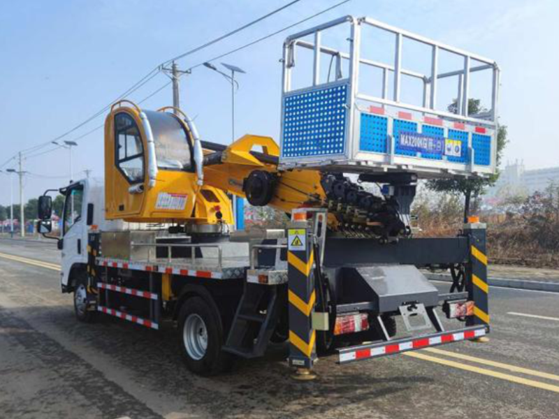 Isuzu 30-meter aerial work vehicle