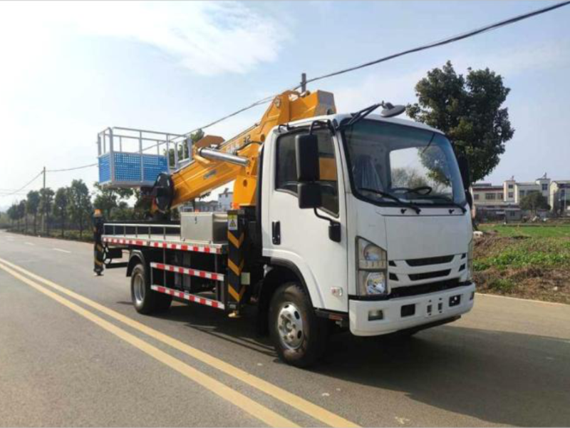 Isuzu 32-meter aerial work platform truck