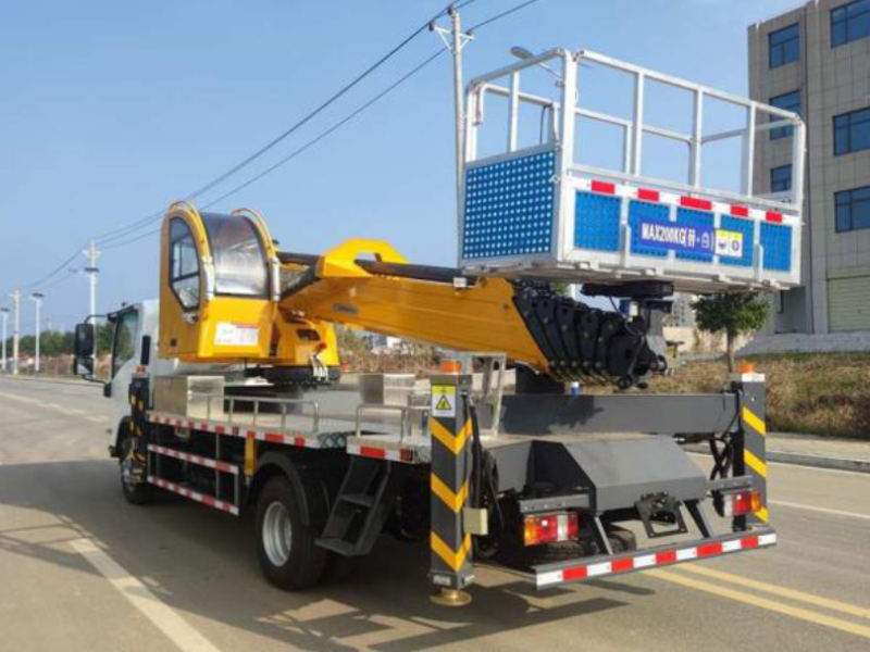 Isuzu 32-meter aerial work platform truck