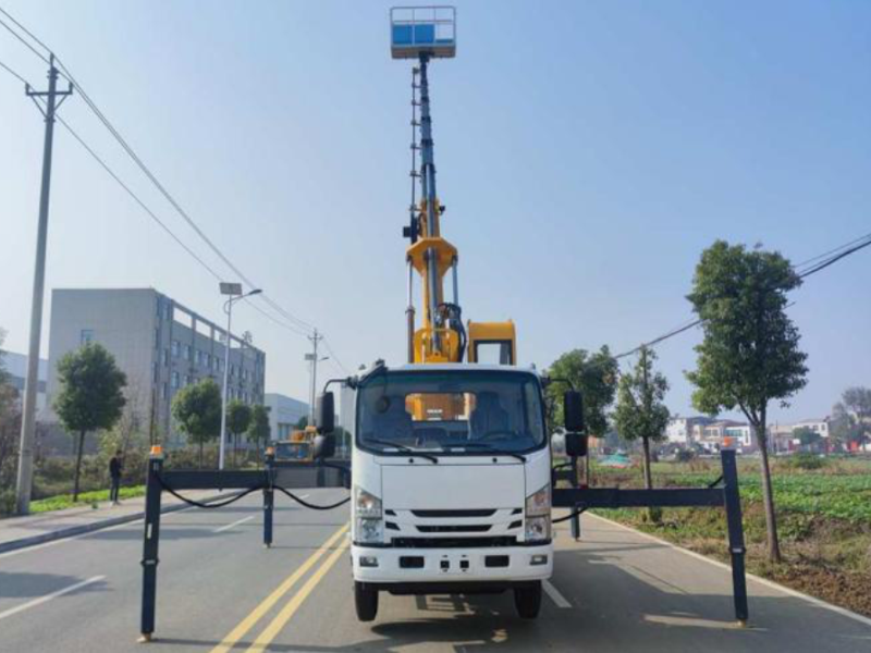 Isuzu 32-meter aerial work platform truck