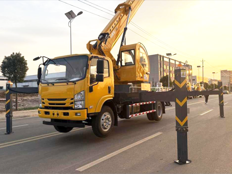Isuzu 36-meter aerial work vehicle