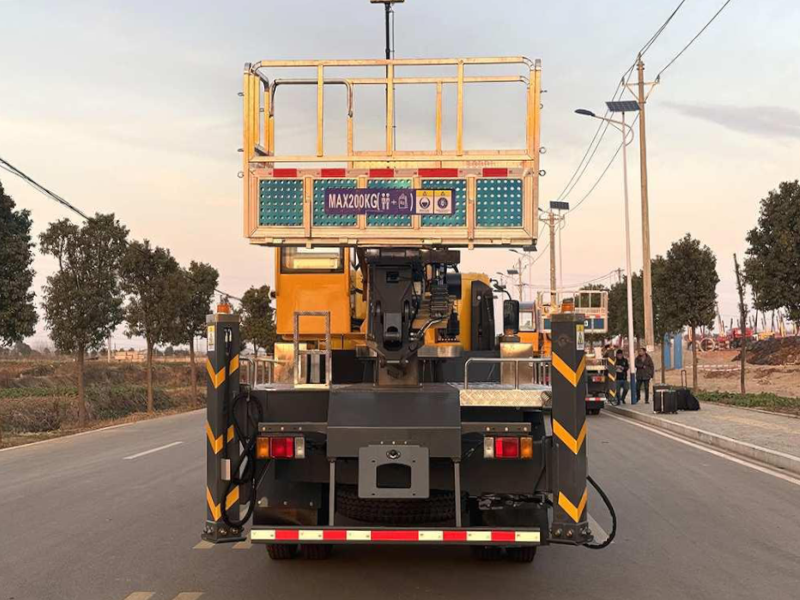 Isuzu 36-meter aerial work vehicle