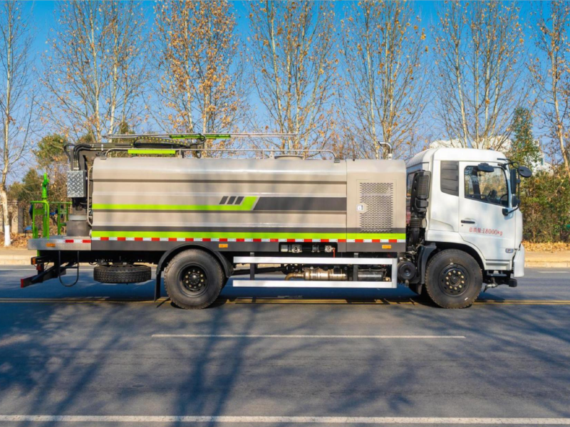 Dongfeng Tianjin Solar Photovoltaic Cleaning Vehicle