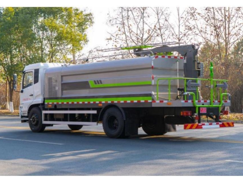 Dongfeng Tianjin Solar Photovoltaic Cleaning Vehicle